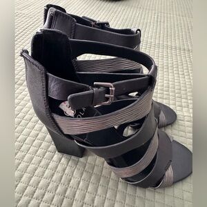 Isola Sandals Womens 7.5 M  Black and Silver Grey Genuine Leather Block Heels